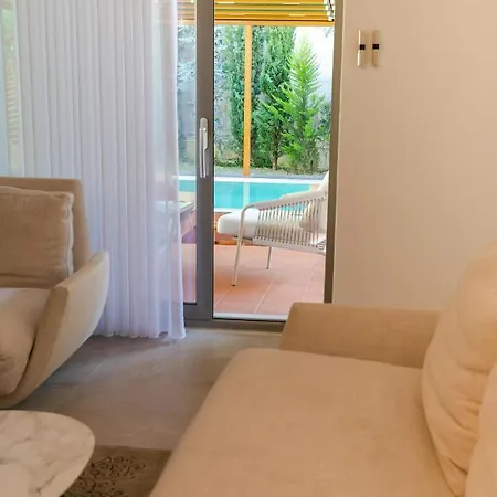 Wonderful With Private Pool And Sauna Tirana