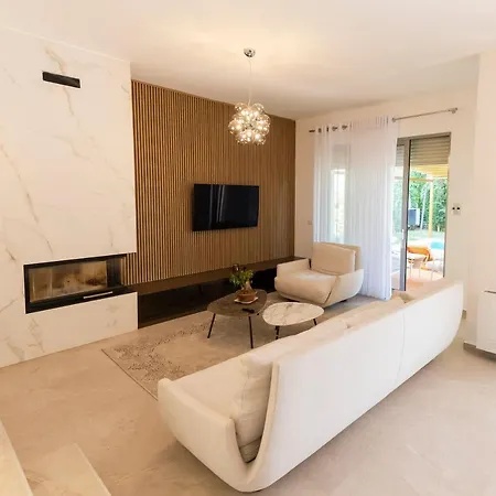 Wonderful With Private Pool And Sauna Tirana